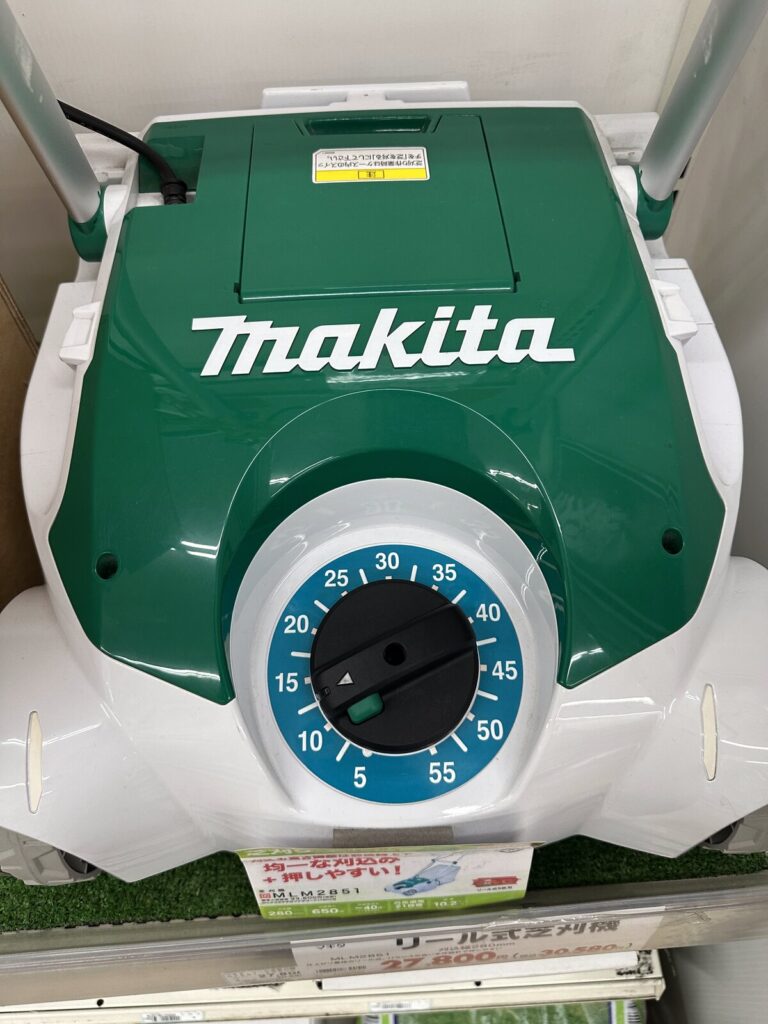 マキタのリール式芝刈り機MLM2851の刈込み高さ調整ダイヤル