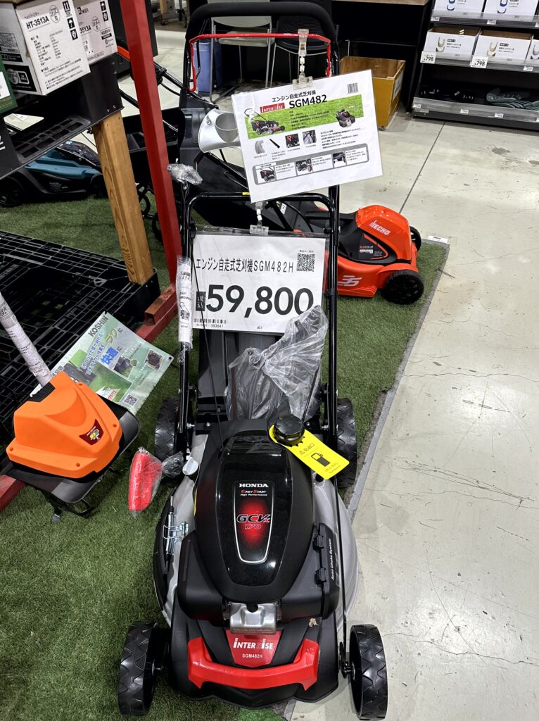 Honda GCV170エンジン搭載の自走式芝刈機SGM482Hの店頭展示